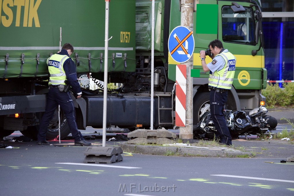 Schwerer Motorrad Unfall Feldkassel Robert Boschstr Edsel Fordstr P055.JPG - Miklos Laubert